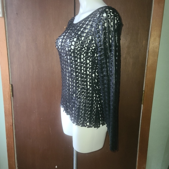 See through mesh Fishnet long-sleeved top - Picture 2 of 4